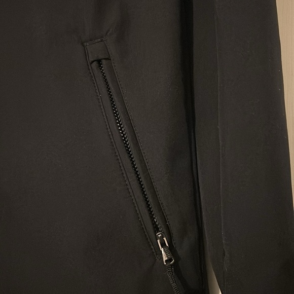 Under Armour Black Softshell Jacket youth size large - Picture 2 of 6